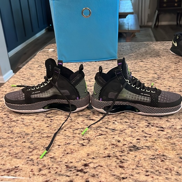 AIR JORDAN 34 GS 'HALFTONE DOTS' - Picture 2 of 3